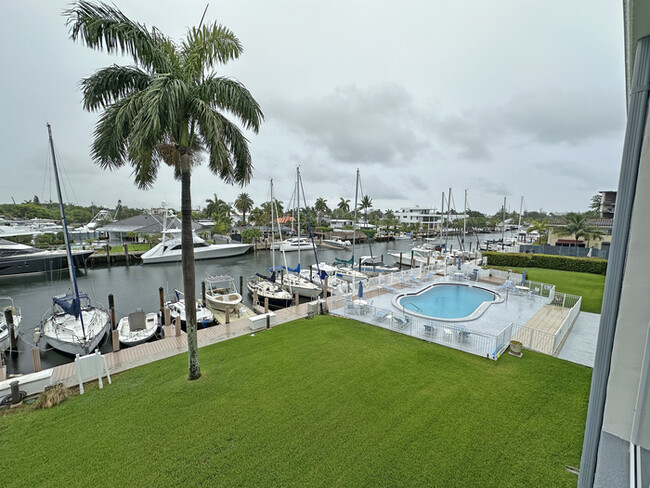 Building Photo - Comfortable 1-bedroom, 1-bath home located...