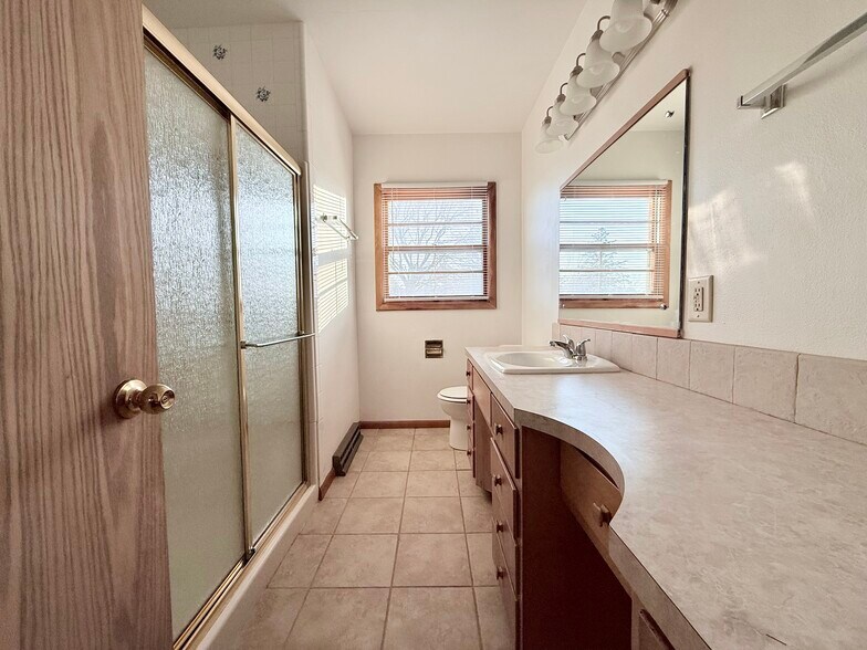 Bathroom - 402 Beverly Hills St