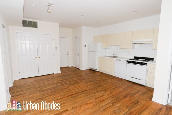 Building Photo - 911 W Dakin St