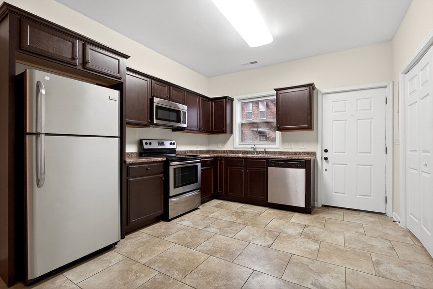 Building Photo - 117 Charlotte Dr