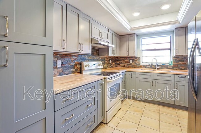 Building Photo - 1403 56th St W