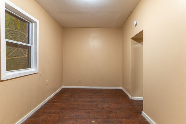 Building Photo - Modern Renovated Studio For Rent!
