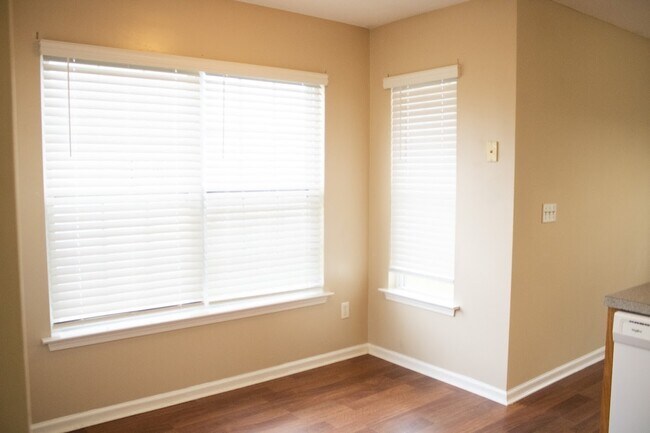 Building Photo - 348 Kristins Dr