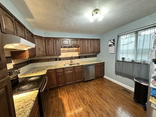 Building Photo - 3102 S Rebecca St