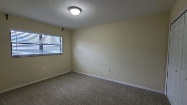 Building Photo - 399 Barberry Ln