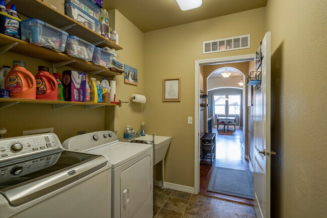 Building Photo - 7868 Renegade Hill Dr