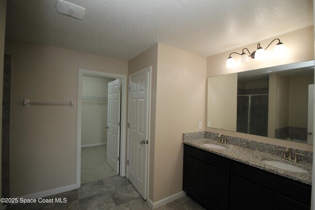 Building Photo - 824 Musgrass Cir