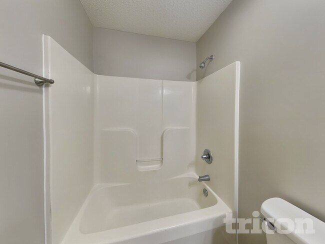 Building Photo - 5204 Halverson Ct