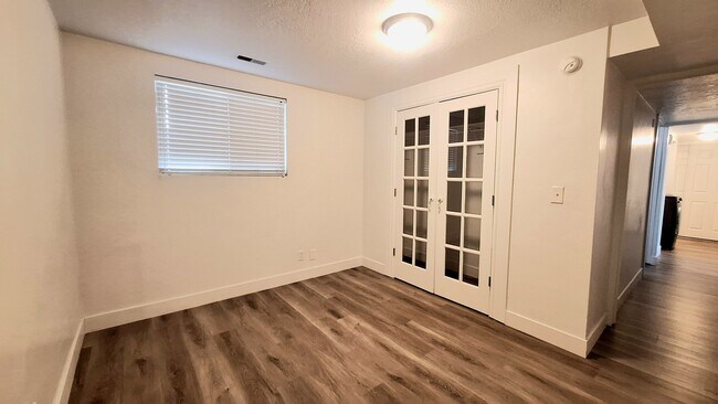 Building Photo - 935 E 600 S