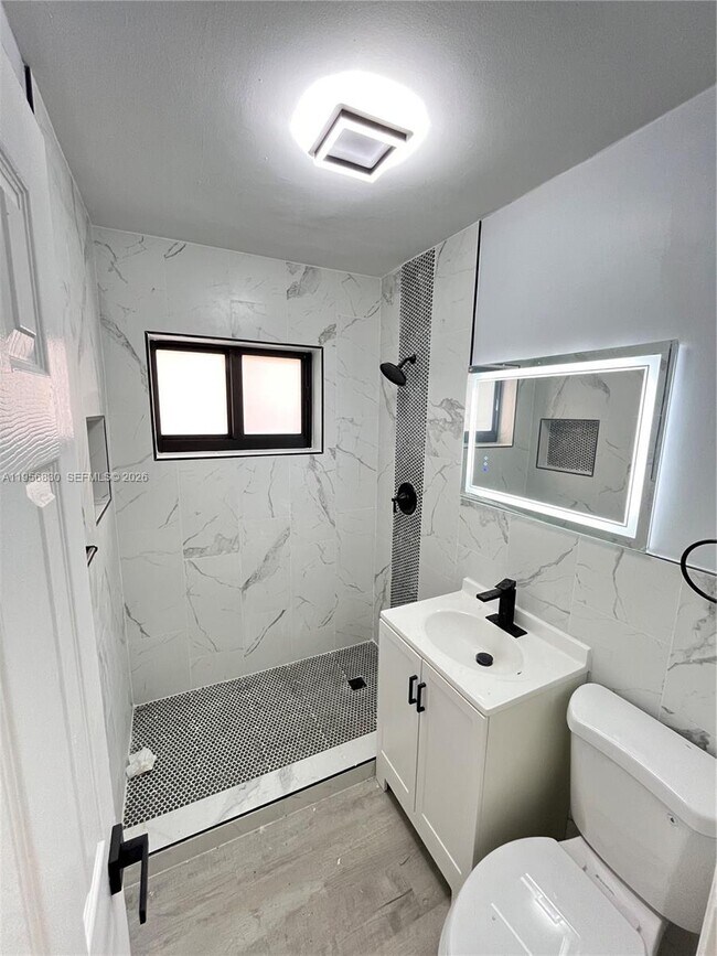 Building Photo - 883 NE 39th St