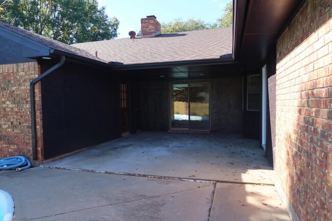 Building Photo - 4819 Royal Oak St