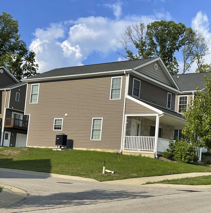left side of stand alone town house - 1768 W Countryside Ln
