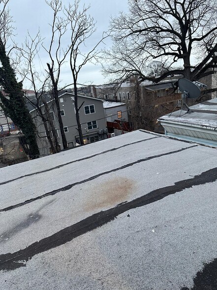 Building Photo - 305 Woodside Ave