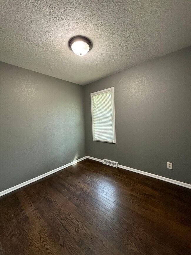 Building Photo - 4 bedroom 1 bathroom spacious property. Beautiful home section 8 ready. If you would like to view...