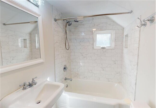 Building Photo - 33 Jackson St