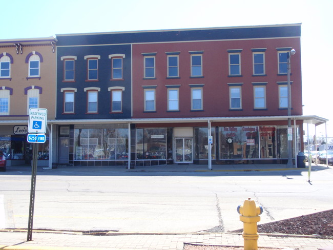 Building Photo - 8 E Railroad St