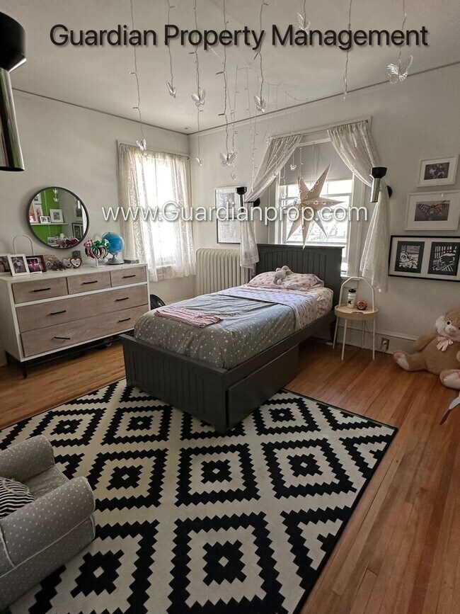 Building Photo - Lake is the Isles Single Family Home, 2 Car Garage, Dishwasher, Fenced Yard