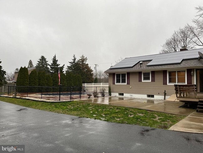 Building Photo - 125 Davis Ave