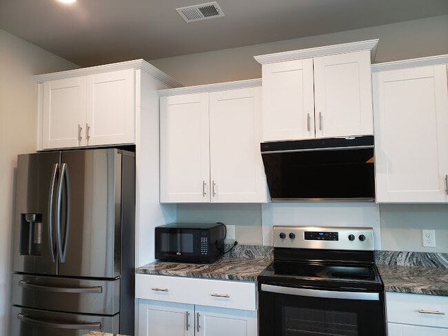 Building Photo - 138 Millers Ln