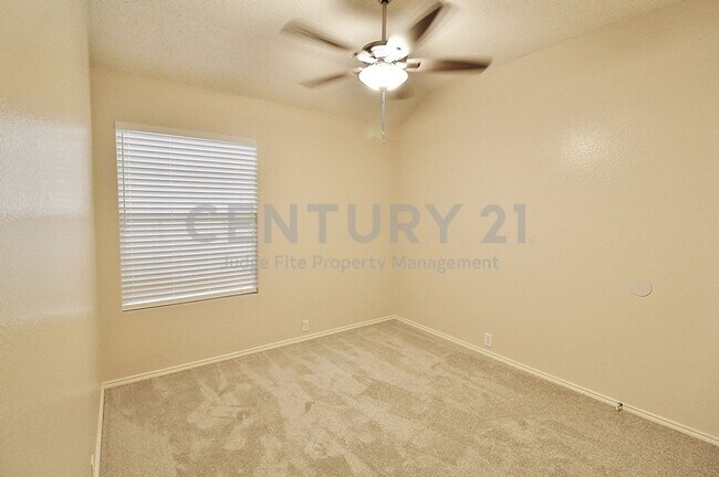 Building Photo - Charming 3/2/2 in High Pointe For Rent!