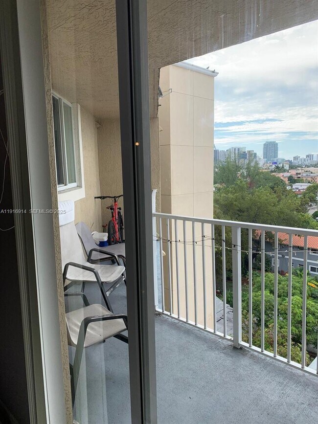 Building Photo - 102 SW 6th Ave