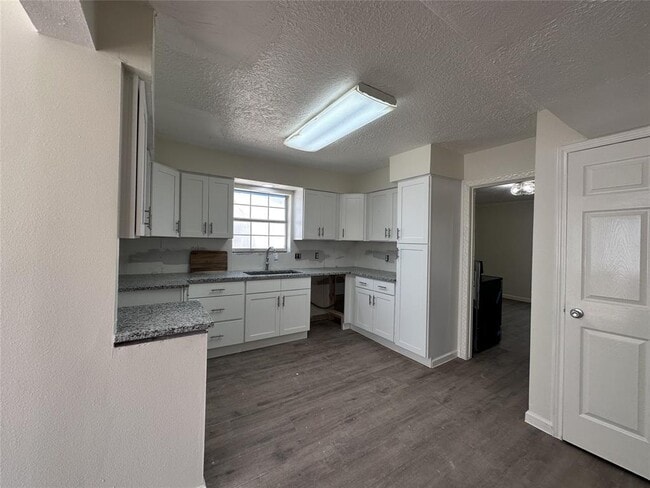 Building Photo - 7703 Braesridge Ct