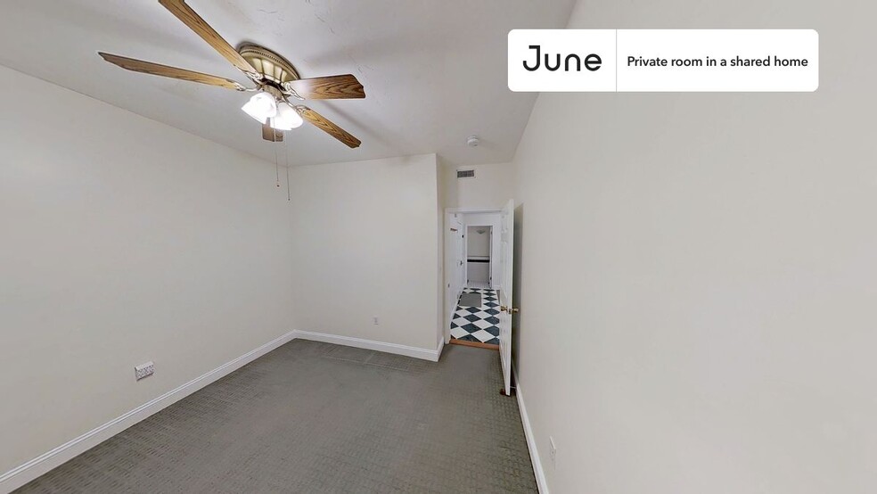 Building Photo - Private bedroom in 3 bed/1 bath Home