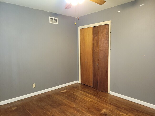Building Photo - "Spacious 3-Bed Haven with Hardwood Floors in Huntsville – 2115 Sq Ft of Comfort!"
