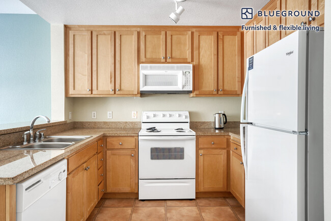 Building Photo - 853 Commodore Dr