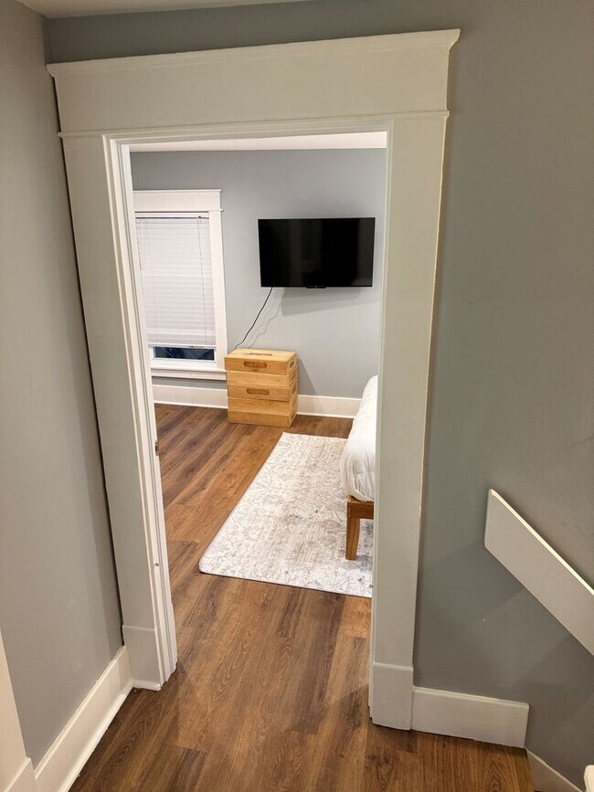 Building Photo - 1515 1/2 S Carson Ave