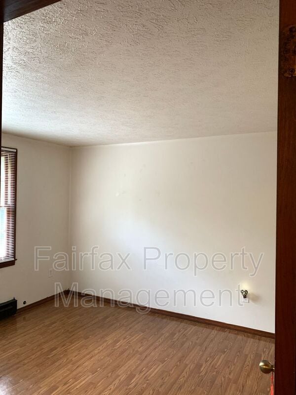 Building Photo - 410 Cody St