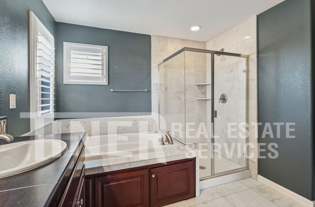 Building Photo - 3576 Hume St