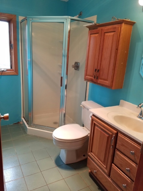 3/4 Bath Attached to Bedroom #1 - 522 N Blackhawk Ave