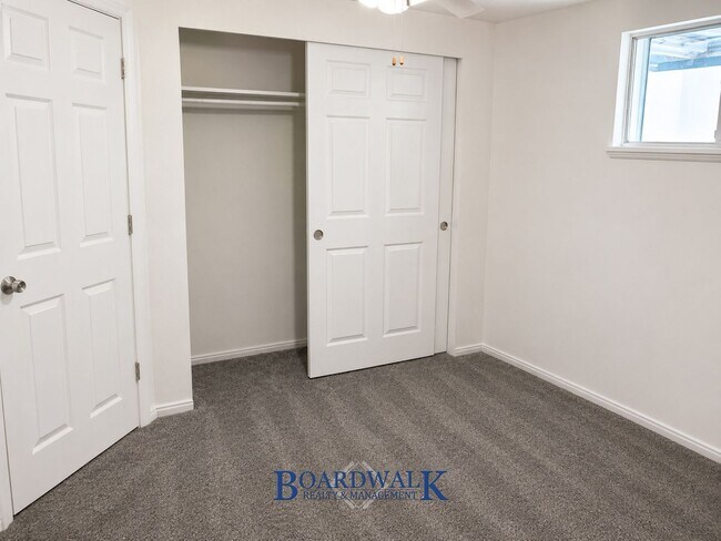 Building Photo - 432 E 400 S