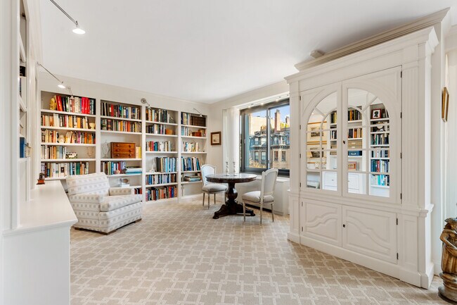 Building Photo - 180 Beacon St