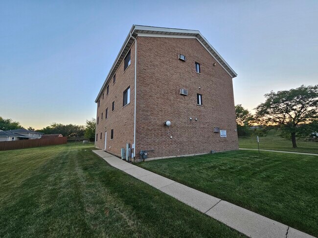 Building Photo - 737 Lippert Ln
