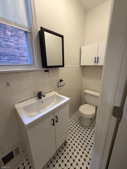 Building Photo - 148 Franklin Ave