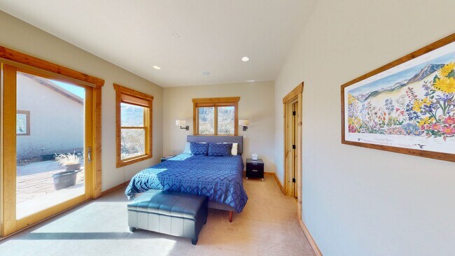 Building Photo - Luxurious and comfortable living experience