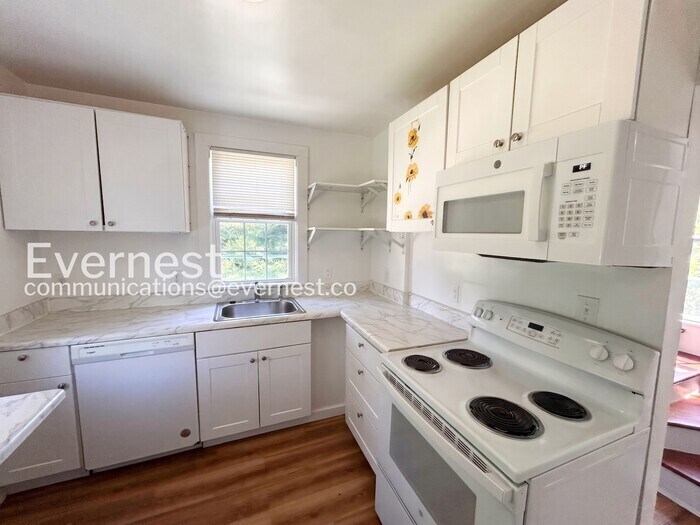 Building Photo - 111 Woods Dr