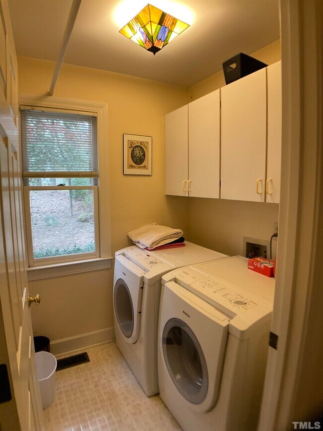 Building Photo - 3105 Mel Oak Trail