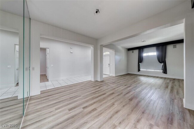 Building Photo - 140 Ultra Dr