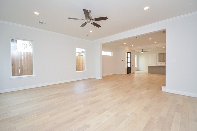 Building Photo - 1847 Sul Ross St