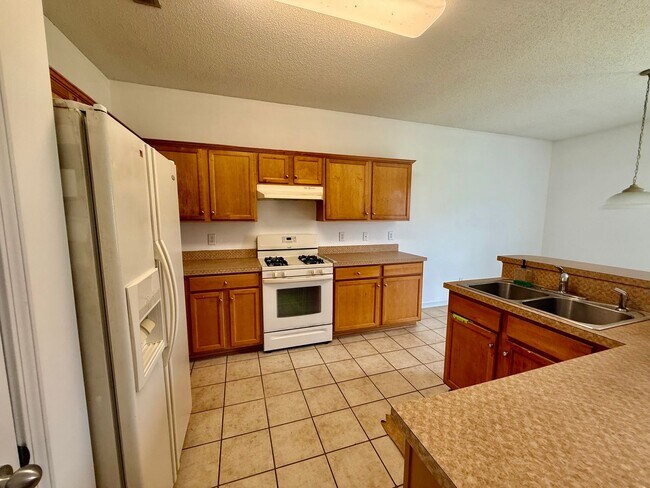Building Photo - Three bedroom, 2 bath house in Greensboro