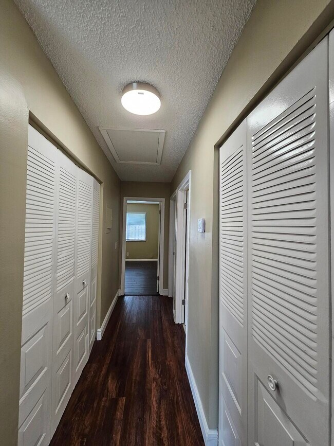 Building Photo - 4876 Orleans Ct