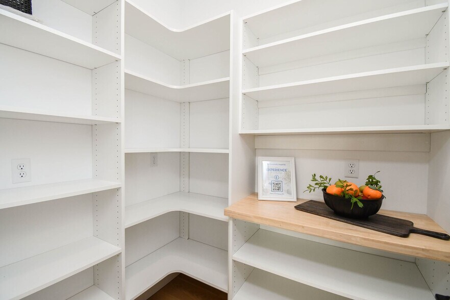 Building Photo - 1520 N Marlowe Ave