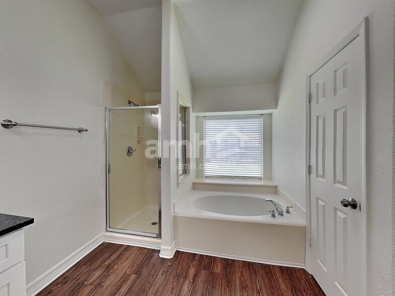 Building Photo - 1830 Arrowhead Ct