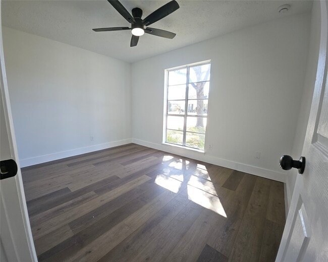 Building Photo - 815 Merribrook Ln