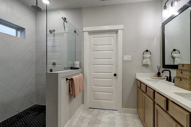 Building Photo - 10934 Brambling Wood Dr