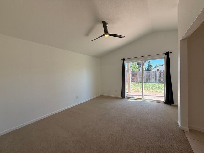 Building Photo - Charming 3 bedroom, 2 bathroom home locate...