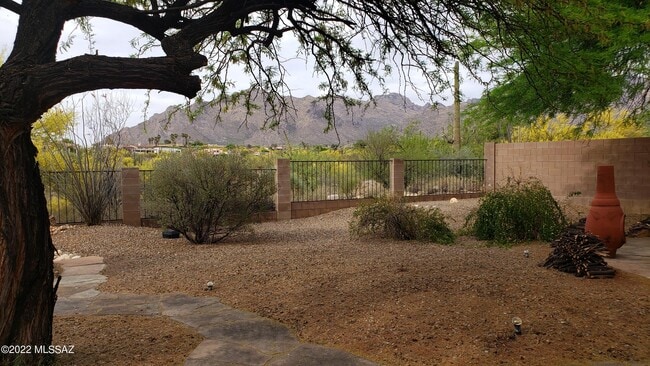 Building Photo - 6525 N Shadow Bluff Dr
